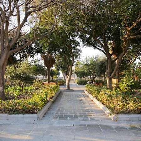 Valletta Triton Apartment ภายนอก รูปภาพ