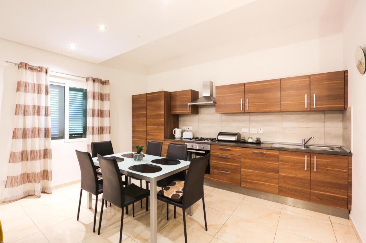 Valletta Triton Apartment ภายนอก รูปภาพ
