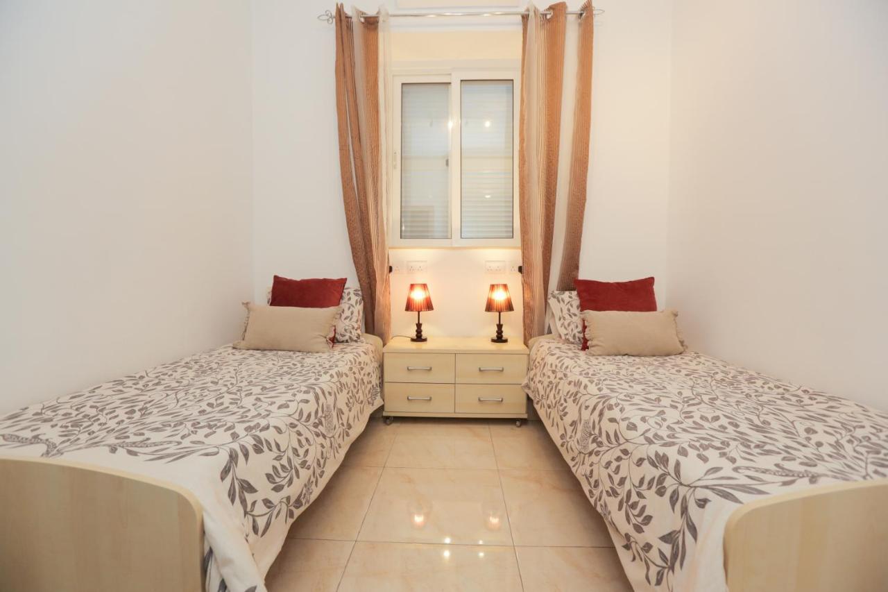 Valletta Triton Apartment ภายนอก รูปภาพ