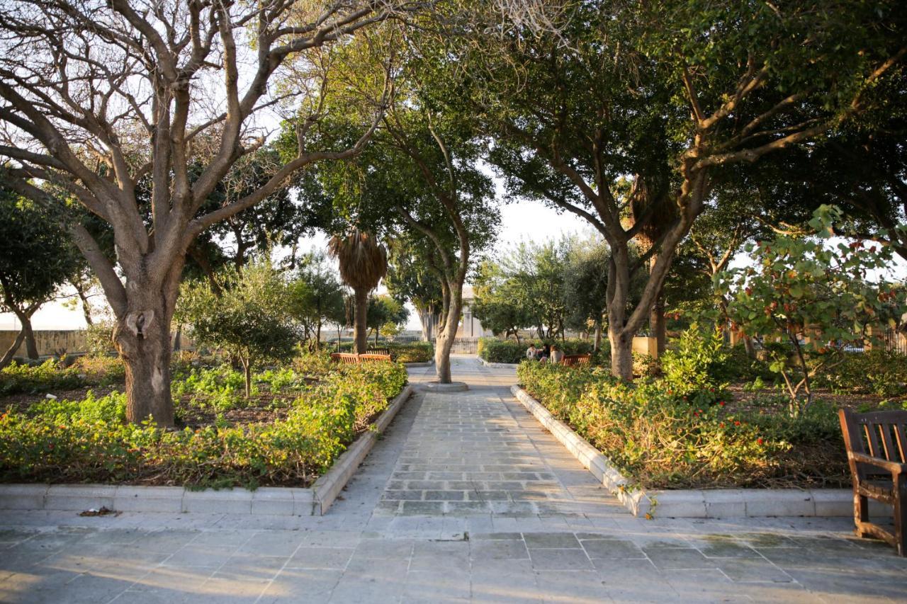 Valletta Triton Apartment ภายนอก รูปภาพ